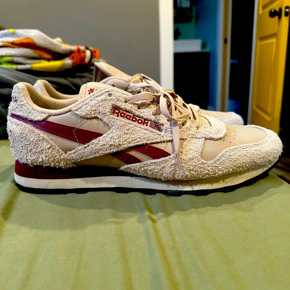 Vintage Reebok Beige and Red Sneakers sz 11